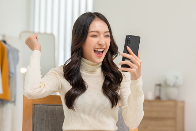 笑顔の女性
