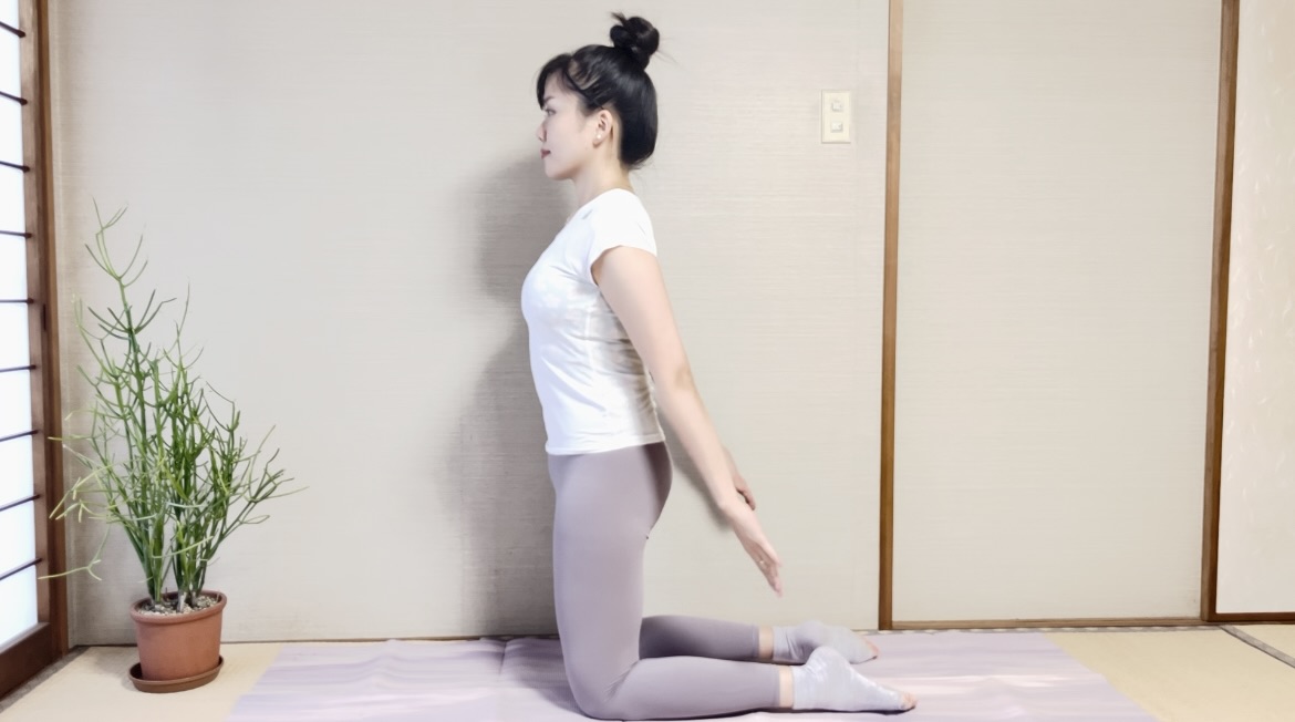 座ったまま10回でOK！背中引き締めピラティス「ハンドレッド」