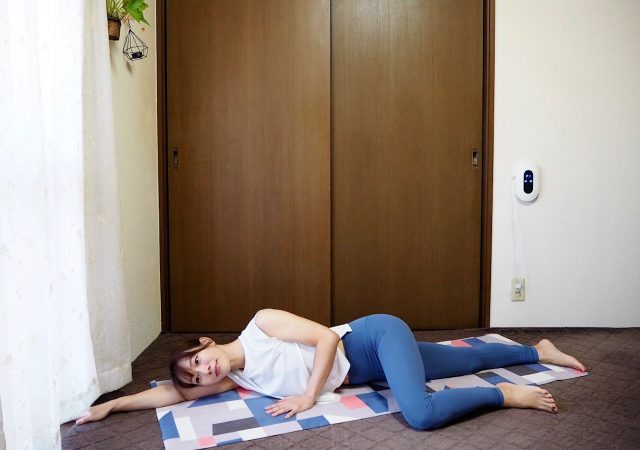 【横向きでテレビを見ながらできる！】「基礎体力をつける」エクササイズ・体幹編 左手を伸ばして足を曲げる