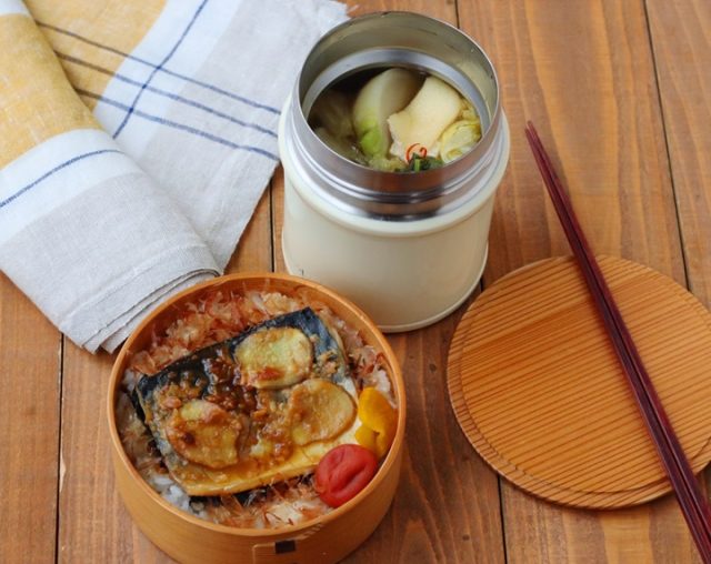 「塩鯖レンジみそ煮」「かぶと白菜漬のスープ」2品弁当
