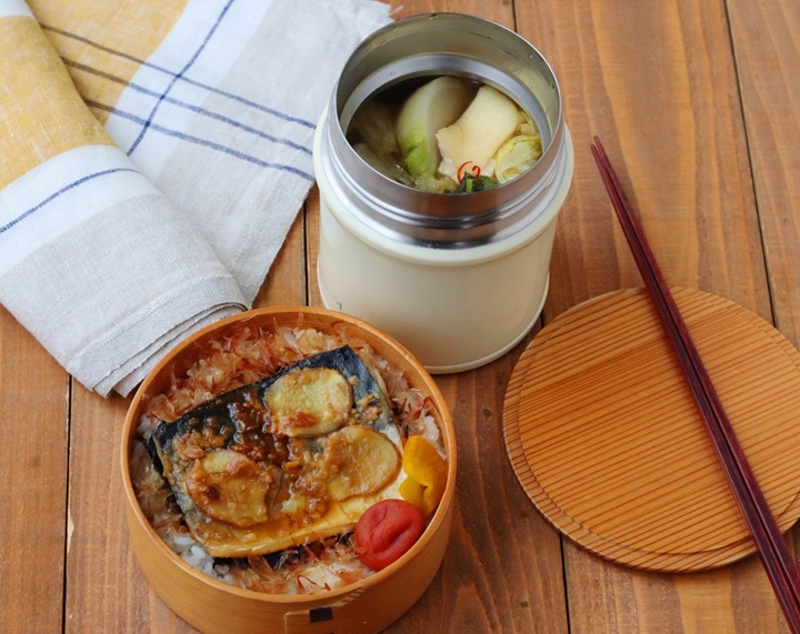 2分チンで簡単！「塩鯖レンジみそ煮」「かぶと白菜漬のスープ」2品弁当