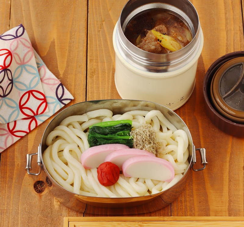 スープジャーで簡単！「牛すきつゆ」「年明けうどん」2品弁当