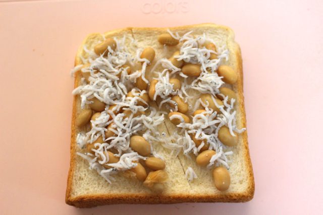 大豆しらすトースト 作り方1