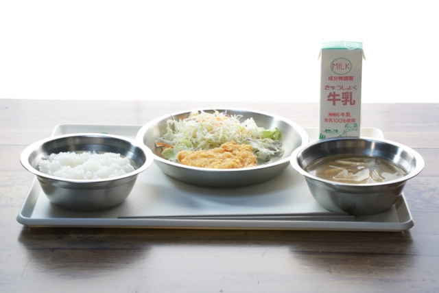 大人も食べたくなる!?地域別「学校給食」メニューいろいろ