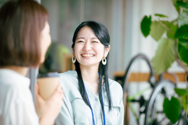 聞き上手は印象美人！「話を聞くとき」のマナー4つ