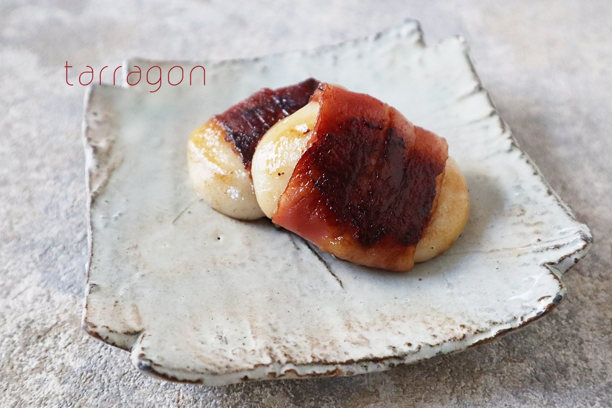 まだ余ってる？巻いて焼くだけ！簡単「甘辛ベーコンもち」