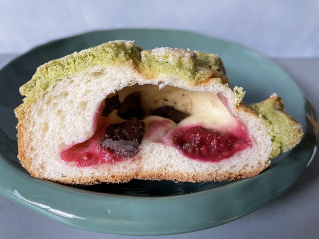 ダヴィンチ ザクザクピスタチオ&ベリー 断面
