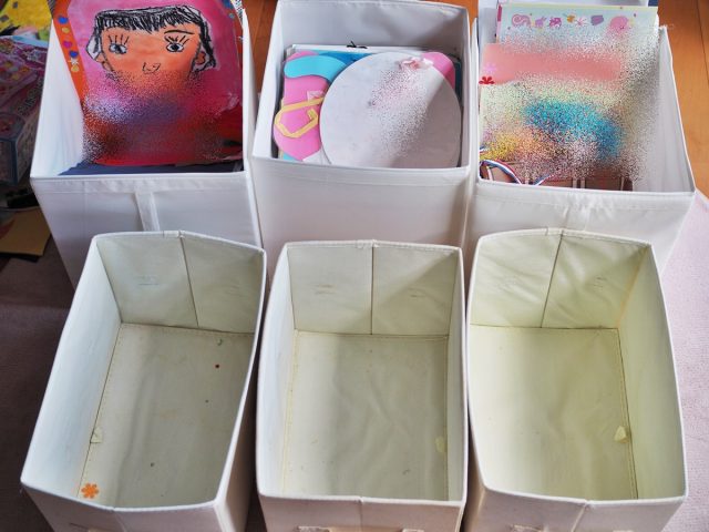 子どもの作品の収納ボックス