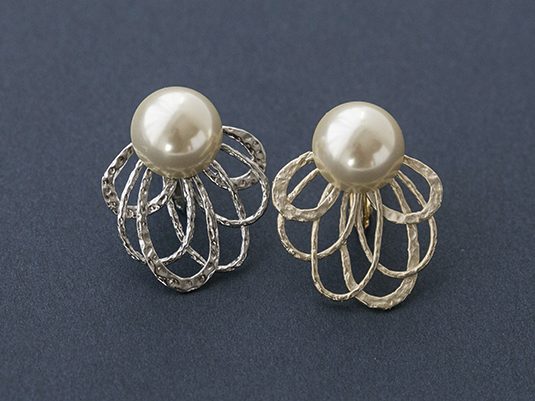 STELLA CIFFON/ハーフパールピアス/イヤリング