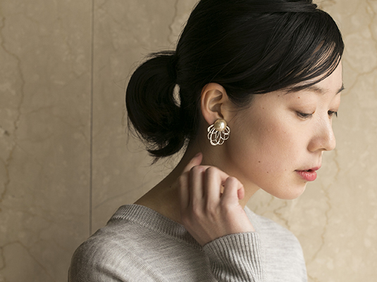 STELLA CIFFON/ハーフパールピアス/イヤリング
