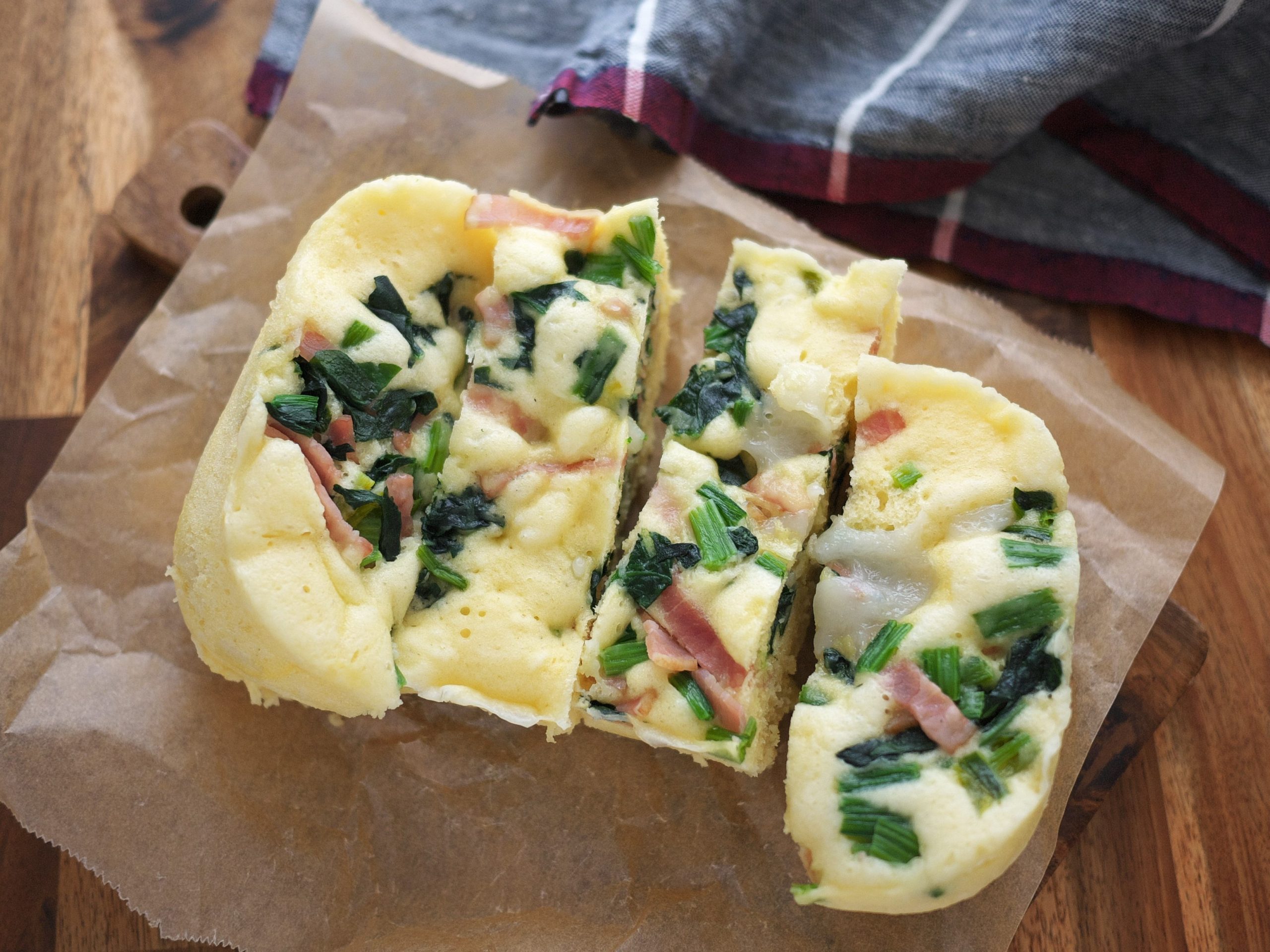 レンジとホットケーキミックスで簡単！「もちベーコンほうれん草蒸しパン」