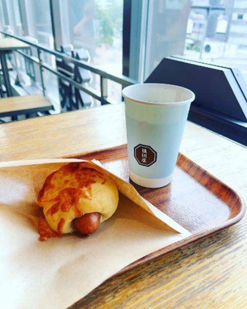 コーヒーとパン