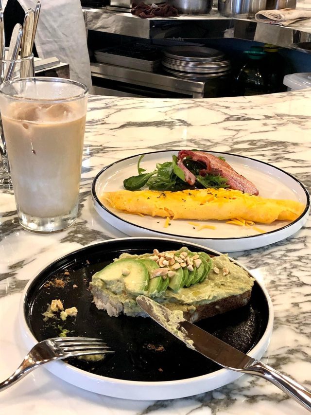 SAISON bakery&coffee パン タルティーヌとオムレツ