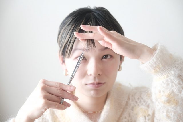 これでうまくいく！美容師さん直伝「セルフ前髪カット」のコツ3つ