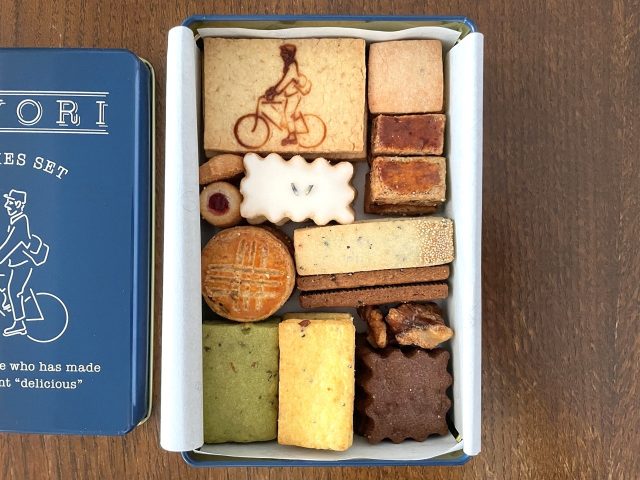 「TAYORI BAKE」のクッキー缶