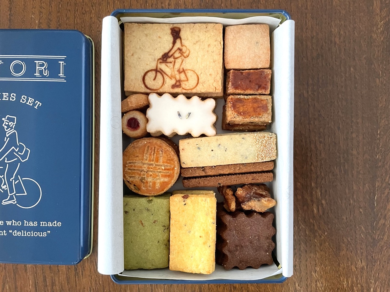 スパイスやハーブ入り♪大人が楽しめる「TAYORI BAKE」のクッキー缶