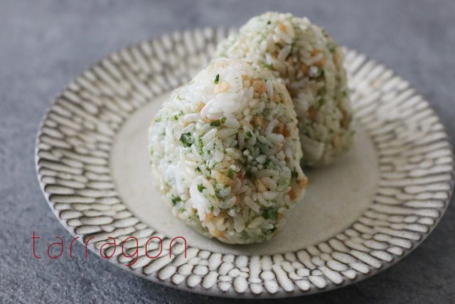 朝のマンネリ解消！簡単「変わり種おにぎり」レシピ3つ