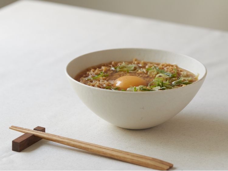 サラダもラーメンも牛丼も！幅広く使えるレンジ対応の器「日々ボウル」