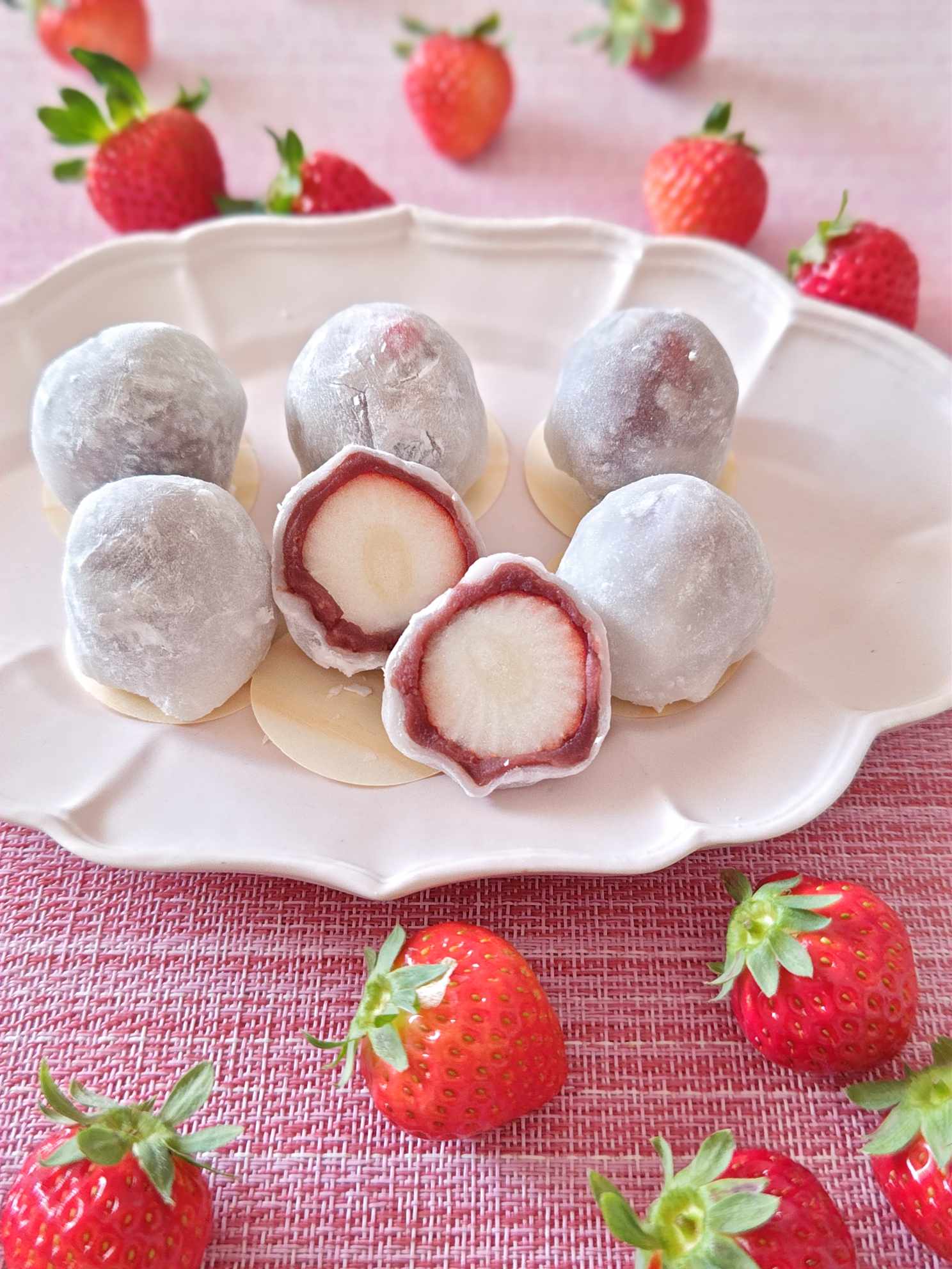 休日の朝にいかが♪レンジで簡単「いちご大福」の作り方