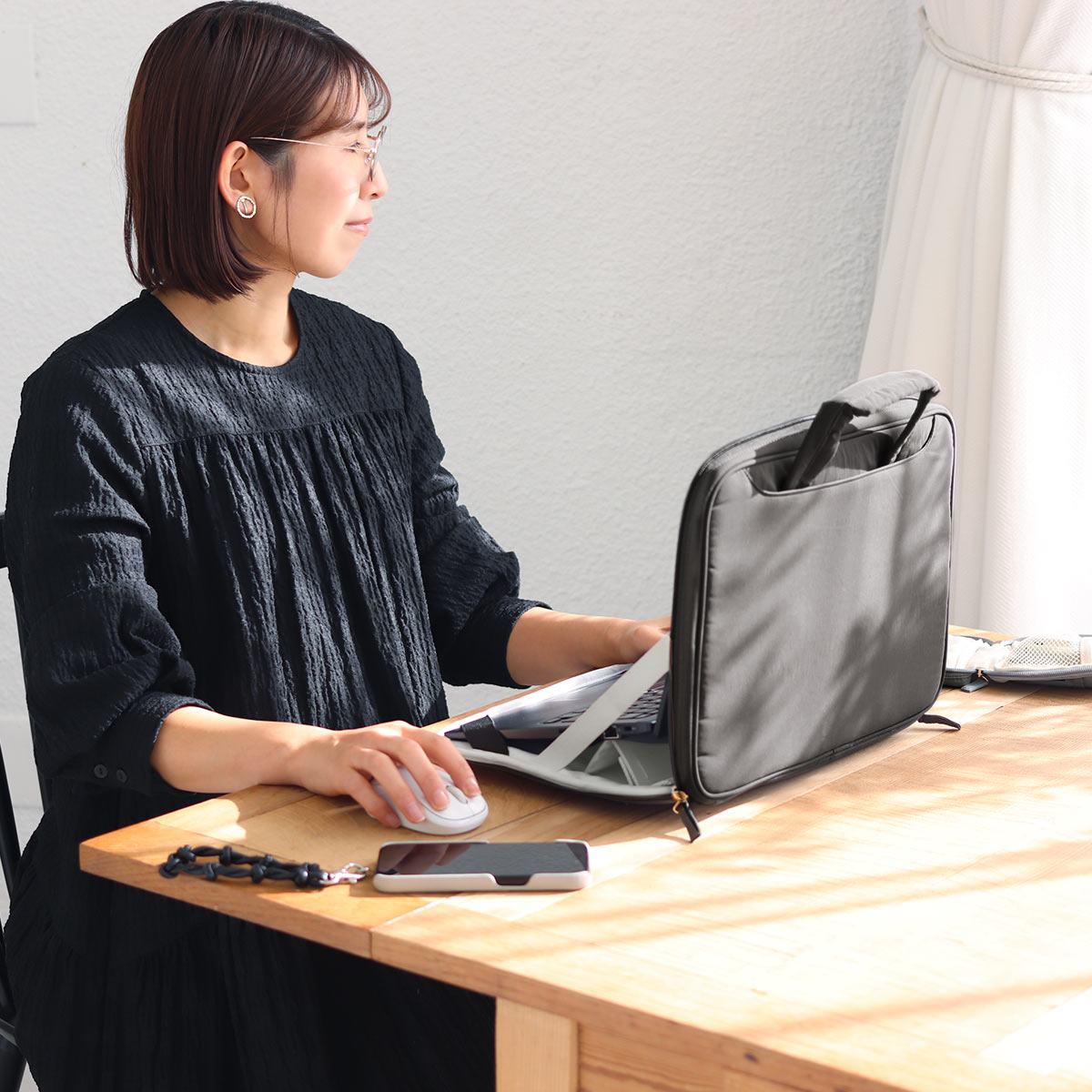 テレワークの味方！背筋がしゃんとする「bon moment 女性のためのPCケース」