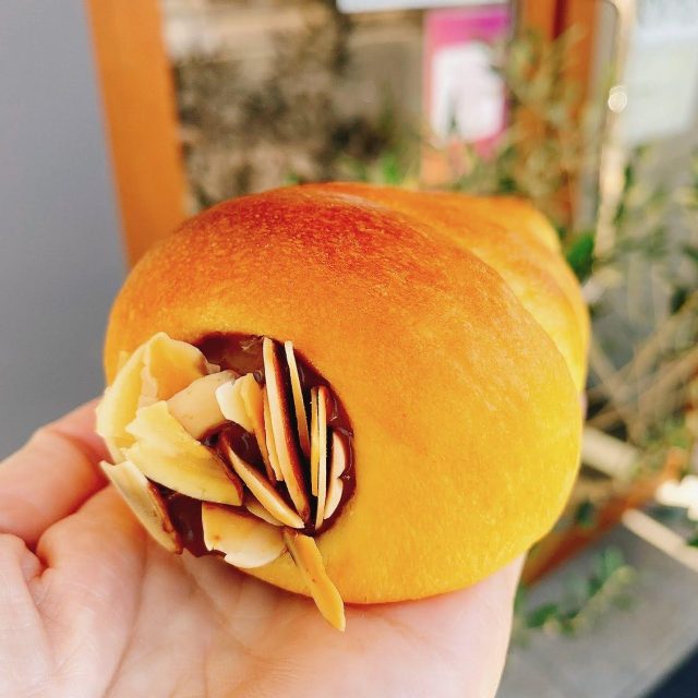 ブーランジェリーエイハブ チョココロネ
