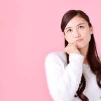 迷う女性