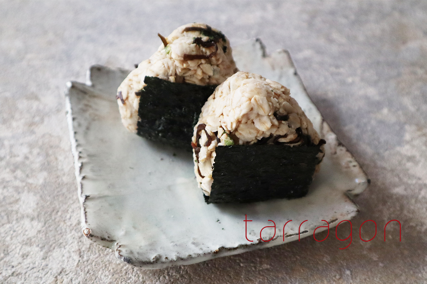 レンジで簡単！オートミール米化「塩昆布のおにぎり」