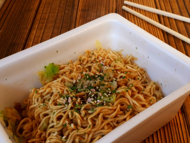 ブランド名の由来知ってる？ソースやきそばの人気者「ペヤング」豆知識