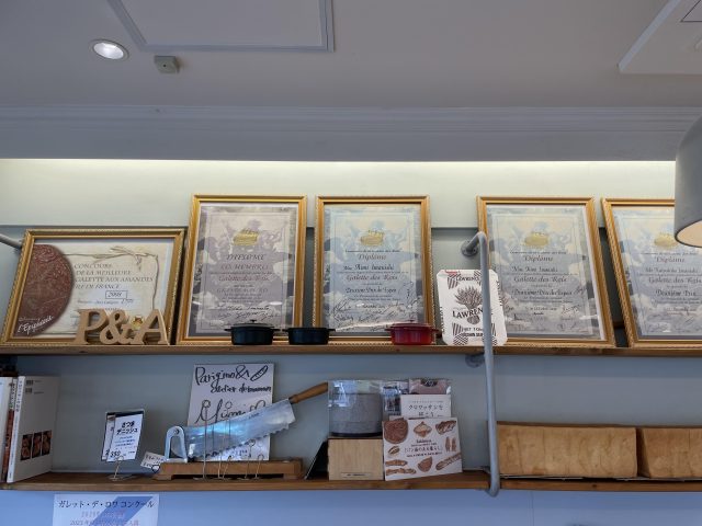パリジーノアンドアトリエドゥママン店内賞状
