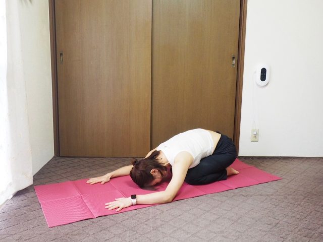 腰痛対策ストレッチ2 チャイルドポーズ