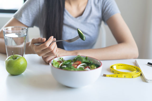 同じ食事でも「太る人」と「痩せる人」がいる理由って？