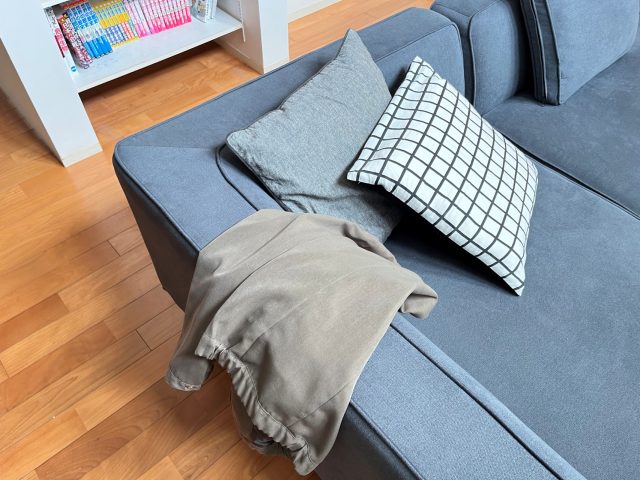 ソファーと洋服