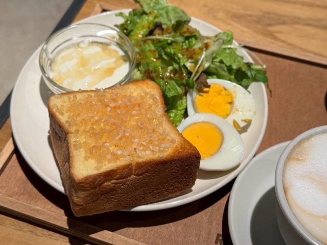 堀江「Rocks Cafe」モーニングセット(シュガートースト)