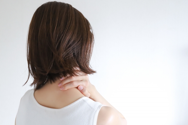 肩こり　女性