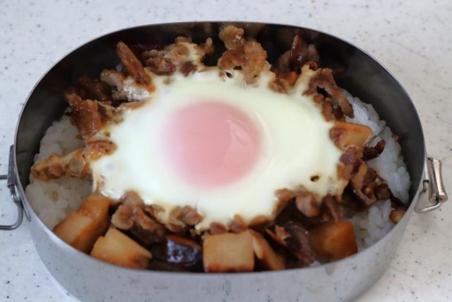 「巣ごもり魯肉飯」「青梗菜ナムル」2品弁当