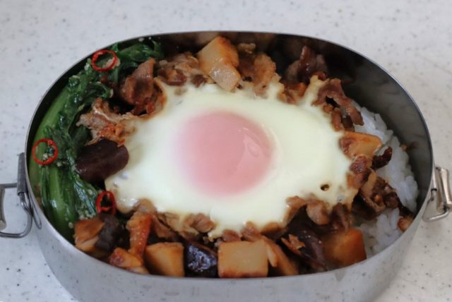 「巣ごもり魯肉飯」「青梗菜ナムル」2品弁当