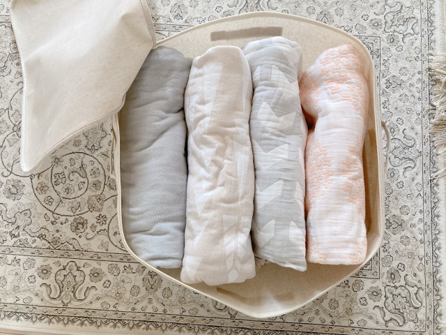 収納ケースに入れた夏用寝具