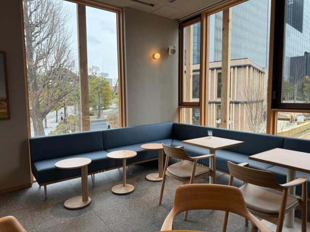 BLUE SIX COFFEE 二階席