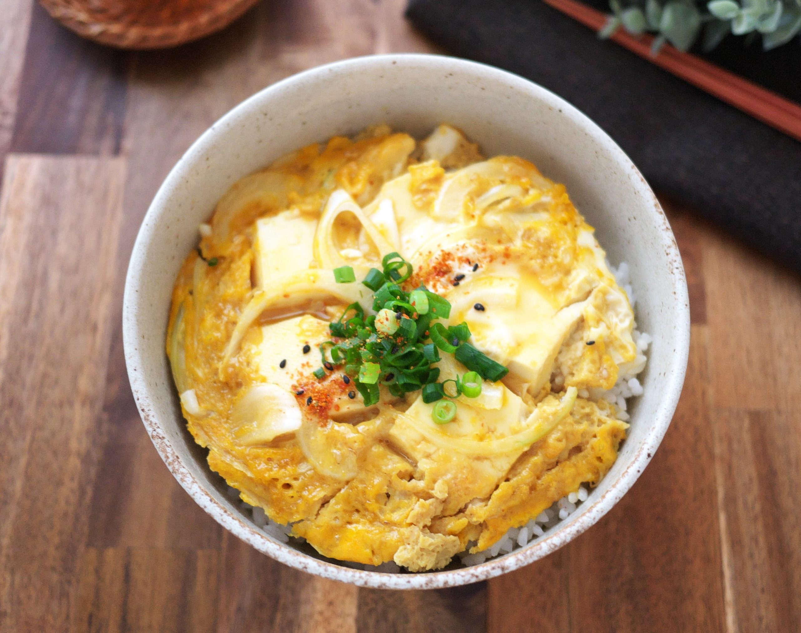たんぱく質でストレス対策！レンジで簡単♪「たまご豆腐丼」