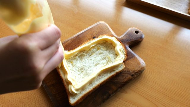 食パンとマヨネーズ