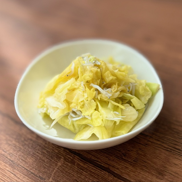 低糖質レシピ!レンジで簡単「春キャベツとしらすのサラダ」