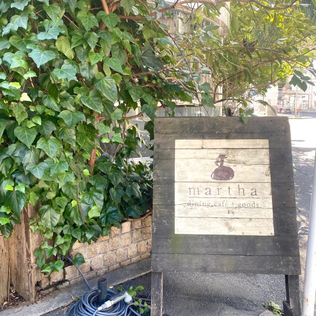Cafe martha(カフェ マーサ) 看板