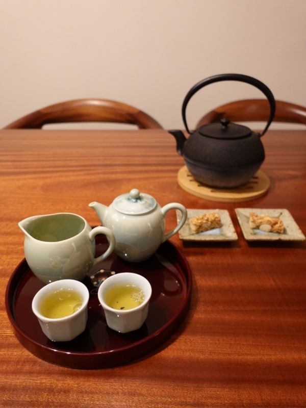 お茶とお菓子