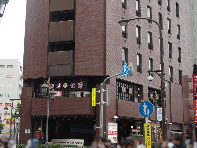 ホテルサンシティの2階「珈琲専門店 伯爵 池袋北口店」外観