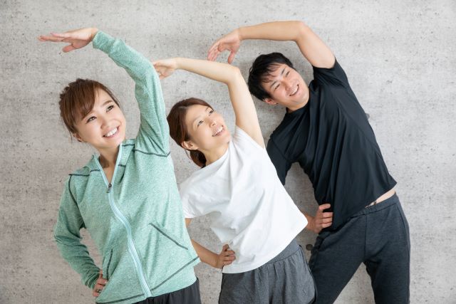 ラジオ体操をする人