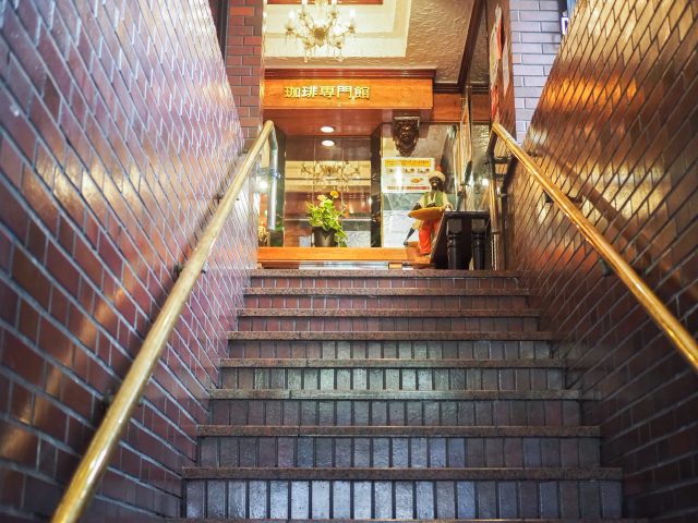 ホテルサンシティの2階「珈琲専門店 伯爵 池袋北口店」入口