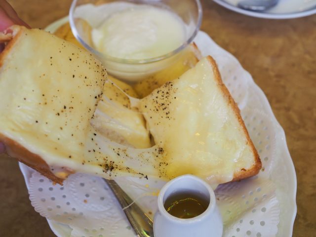 「珈琲専門店 伯爵 池袋北口店」モーニングのプレミアムチーズトーストセット