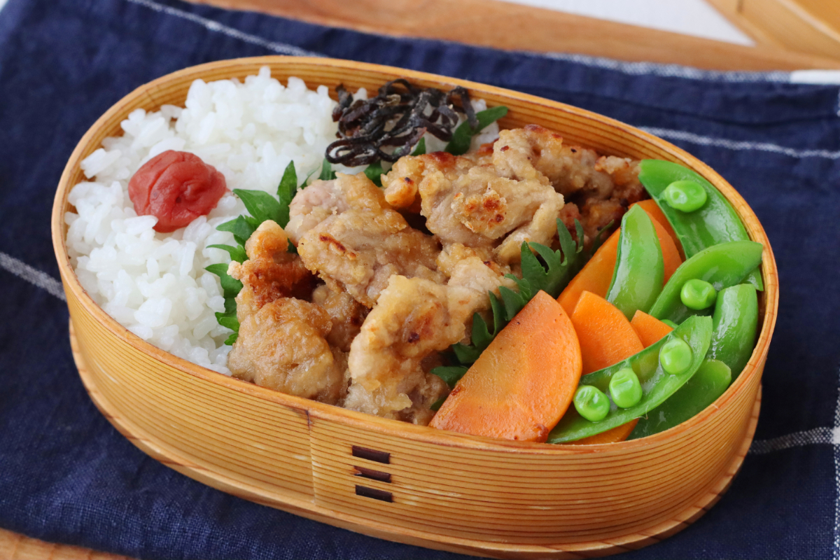 お肉少しで簡単！「豚こま唐揚げ」「スナップえんどうの蒸し煮」2品弁当