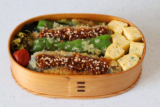 「アジとピーマンの焼きフライ」「青のり卵焼き」2品弁当