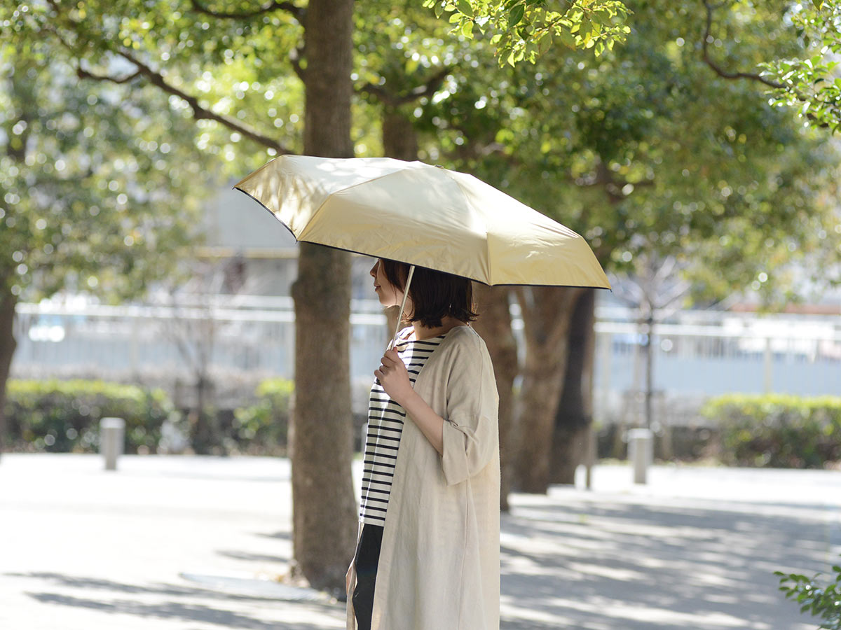 折り畳めばスマホサイズに！家族で使える「ボンモマン 晴雨兼用傘」